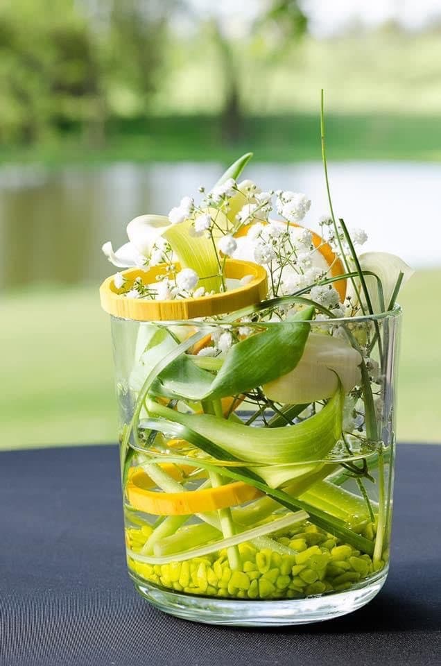 Arrangement met citrus en groen